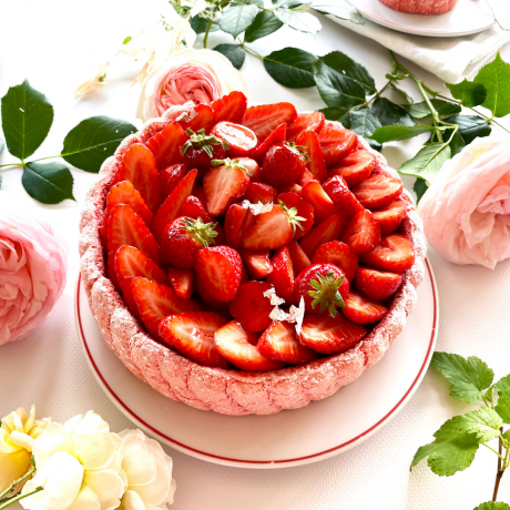 Pré-commande: Charlotte aux fraises 4 personnes du Boulanger de la Tour
