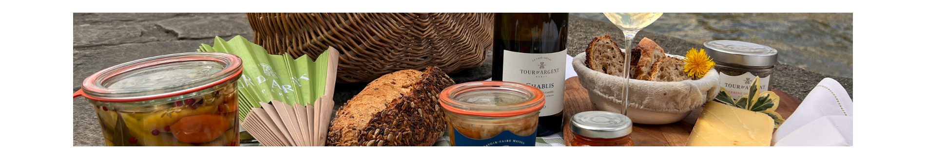 Luxury French aperitif - Tour d'Argent (fine food hampers, champagne)